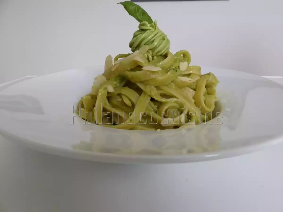 Pâtes sauce à l'avocat, amande, parmesan et basilic - photo 3