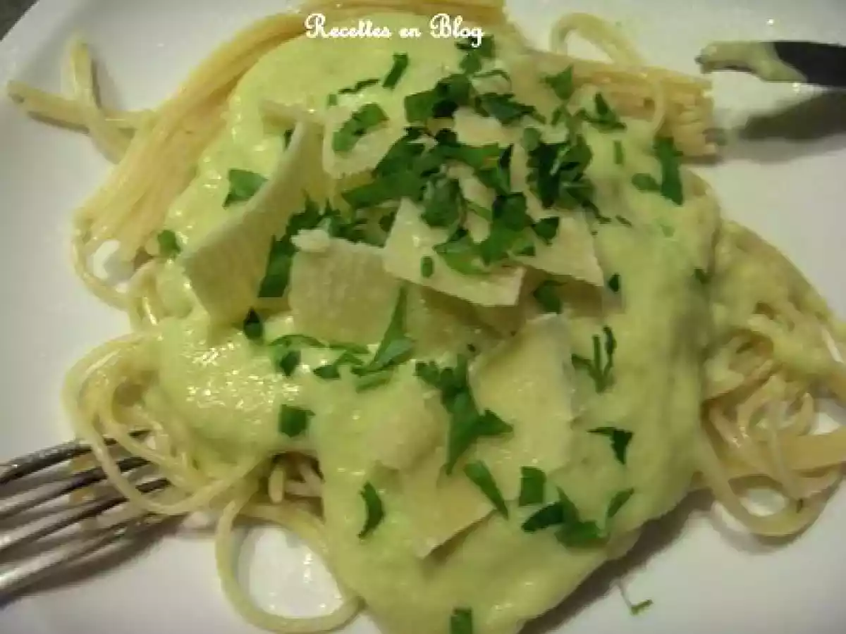 PATES VEGETARIENNES AUX COURGETTES ET PARMESAN