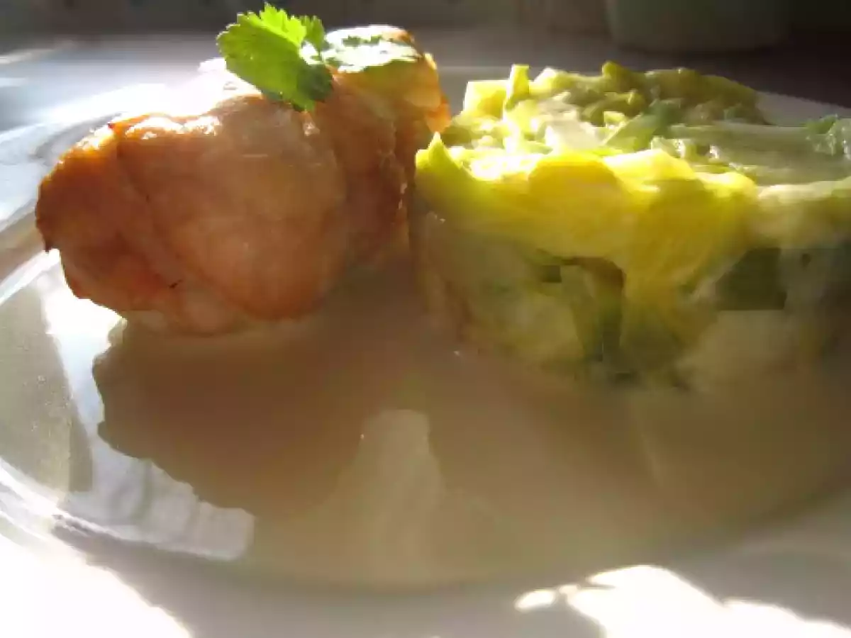 Paupiettes de saumon farcies aux St-Jacques, poireaux à la crème