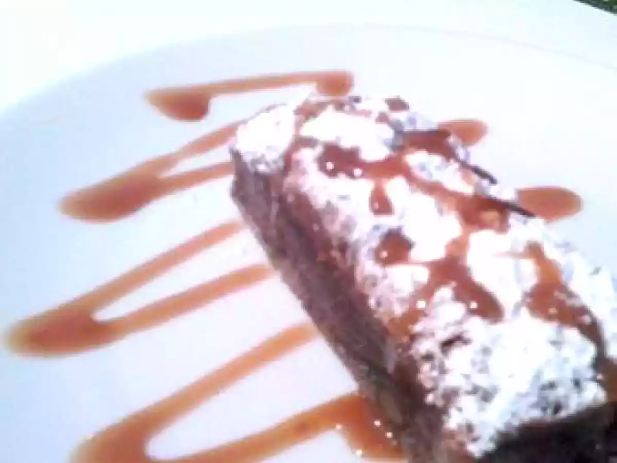 Pavé au chocolat au lait et coulis de caramel au beurre salé - photo 2