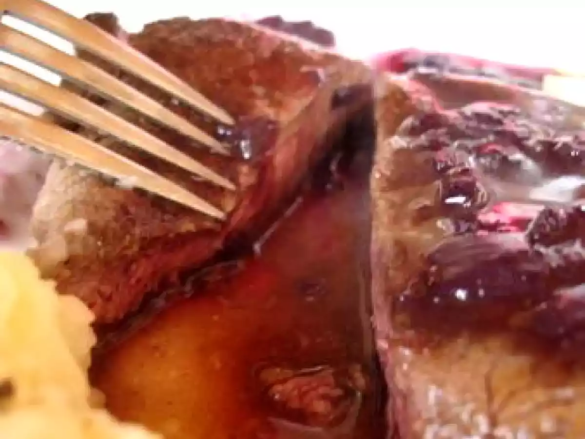 Pavé de biche aux vin et gelée de framboise