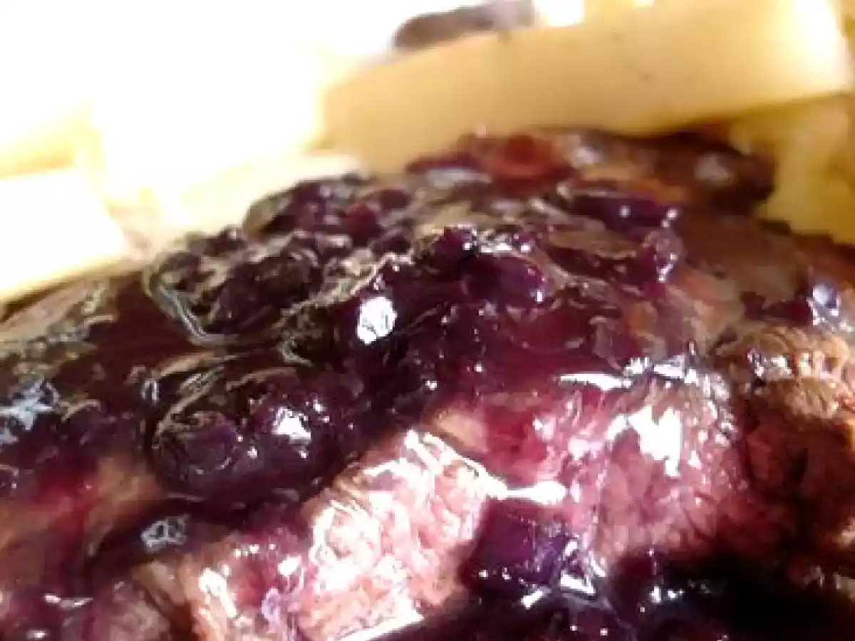 Pavé de biche aux vin et gelée de framboise - photo 2