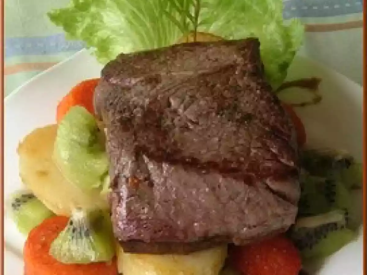 Pavé de boeuf aux légumes et au kiwi
