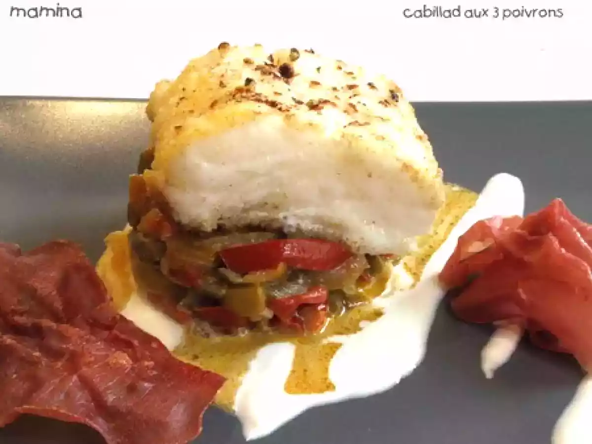 Pavé de cabillaud aux trois poivrons à la crème d'ail et à la bresaola