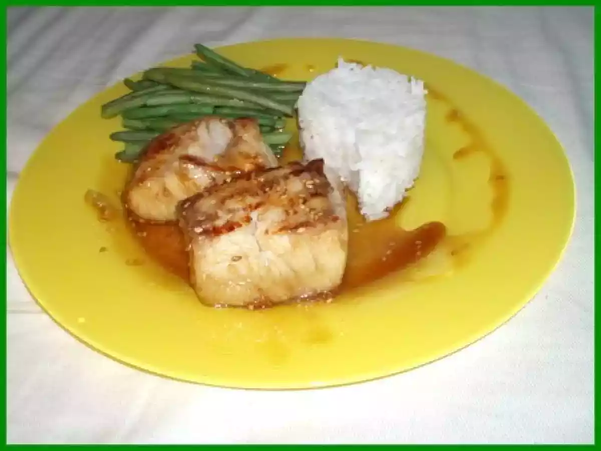 Pavé de perche laqué au miel et au sésame, sauce soja