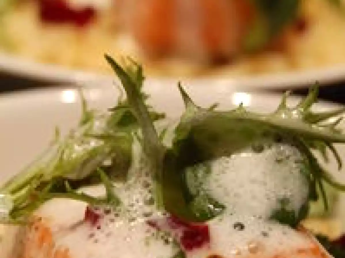 Pavé de saumon au sésame, sur lit de chou chinois