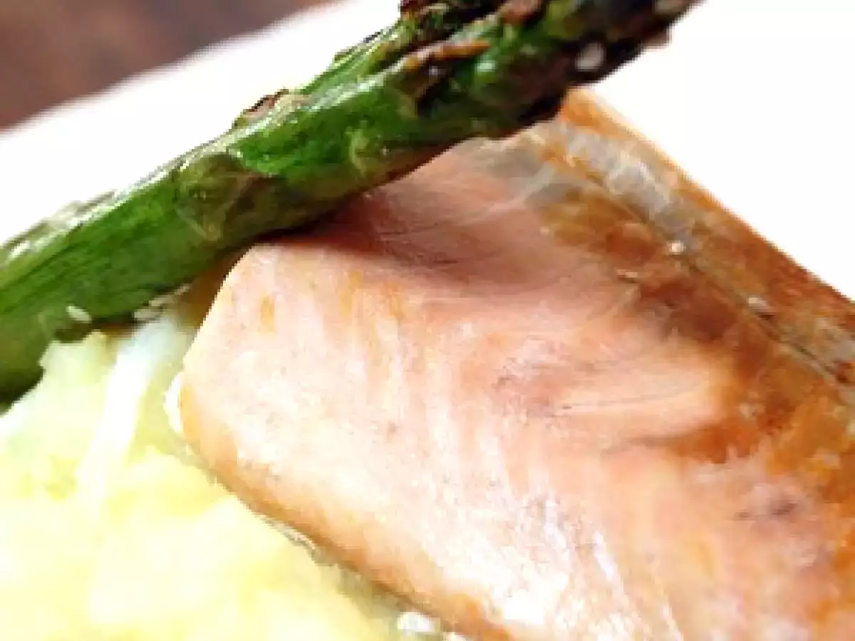 Pavé de saumon et sa purée irlandaise aux asperges juste grillées... - photo 2