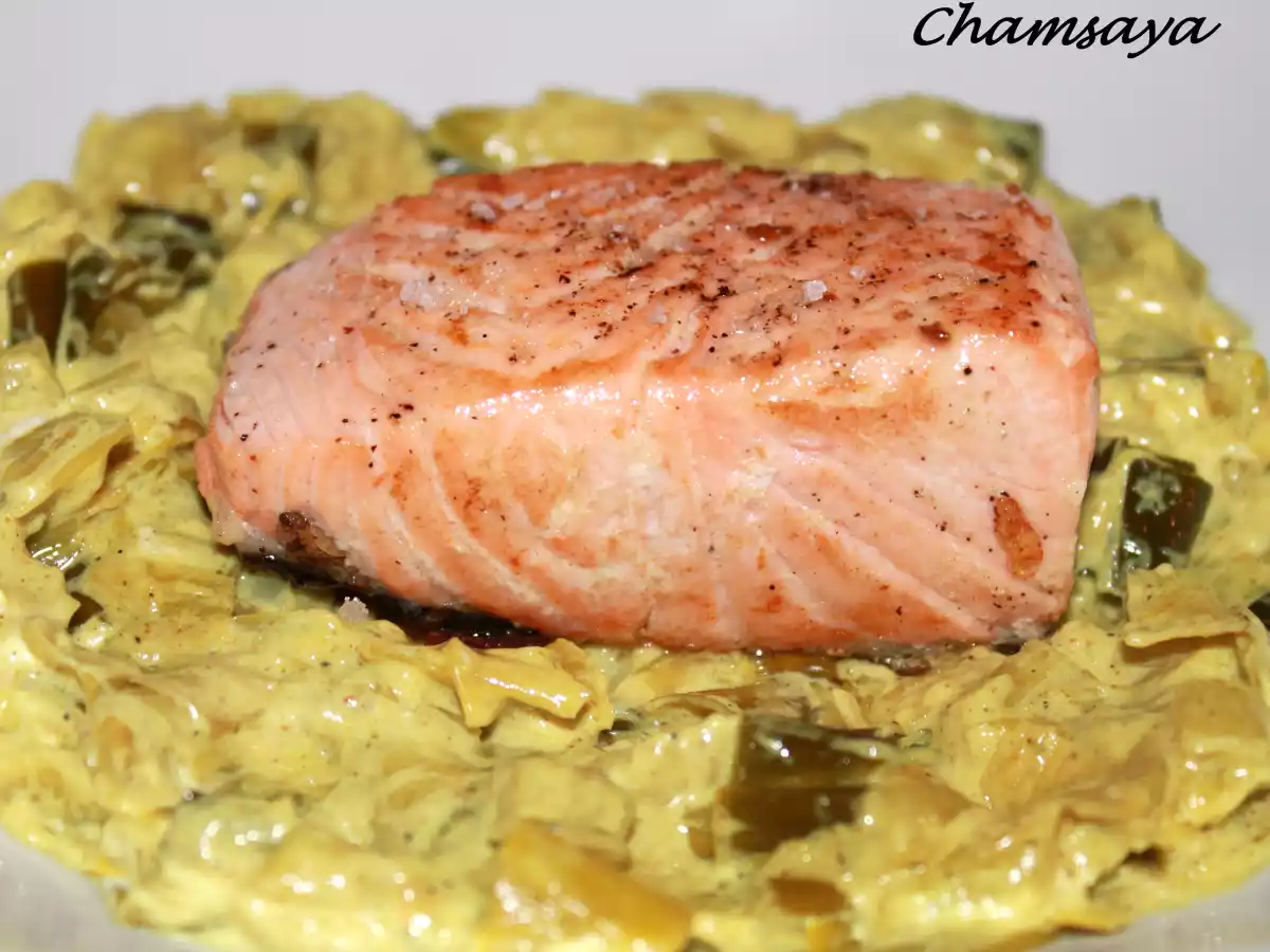 Pavé de saumon sur son lit de poireaux au curry - photo 2