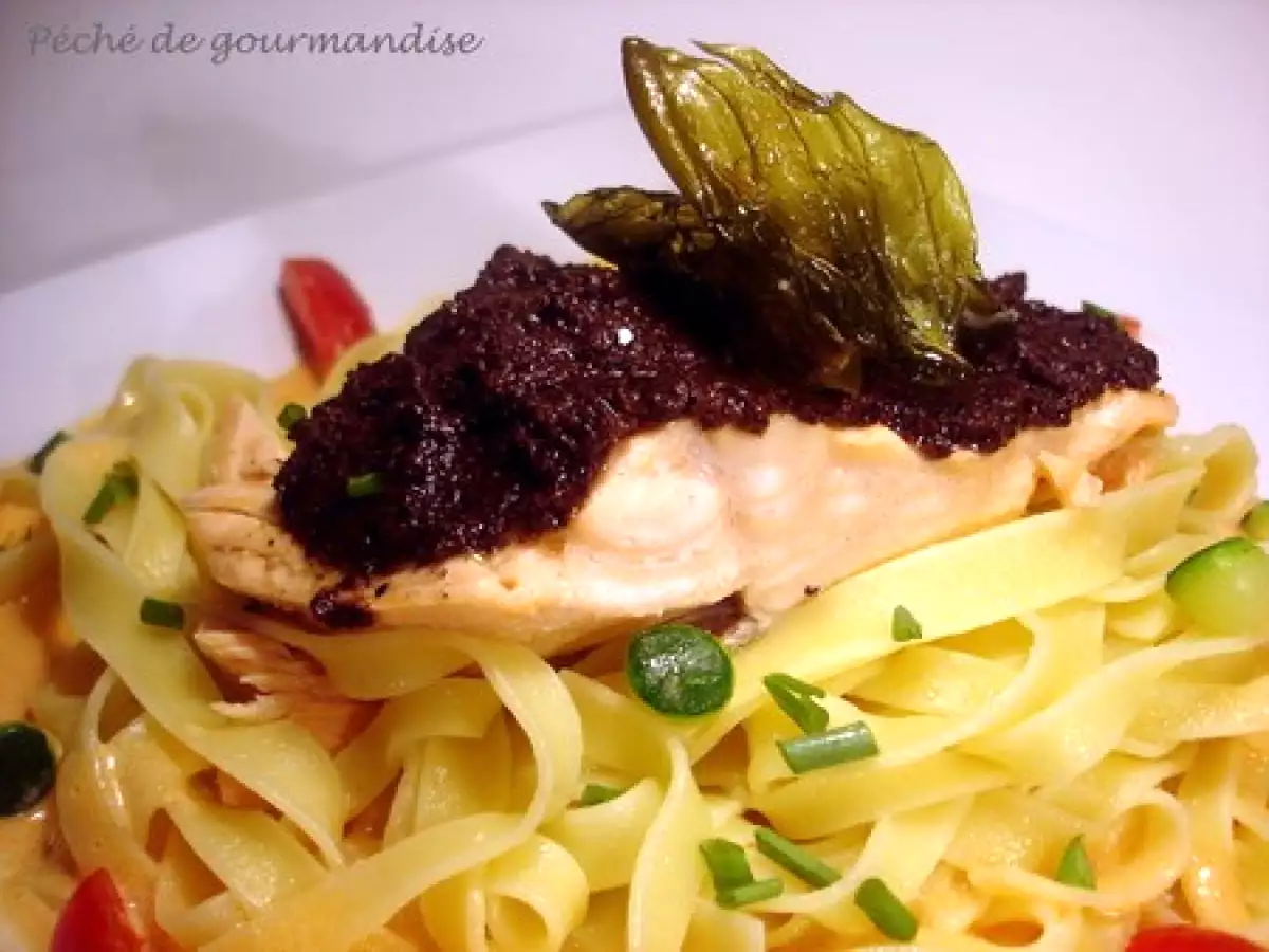 Pavé de saumon vapeur à la tapenade, sauce au poivron rouge - photo 2