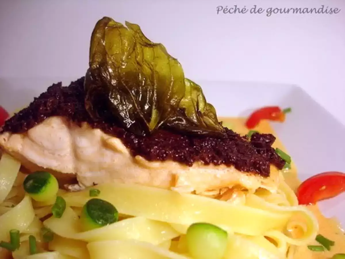 Pavé de saumon vapeur à la tapenade, sauce au poivron rouge - photo 3