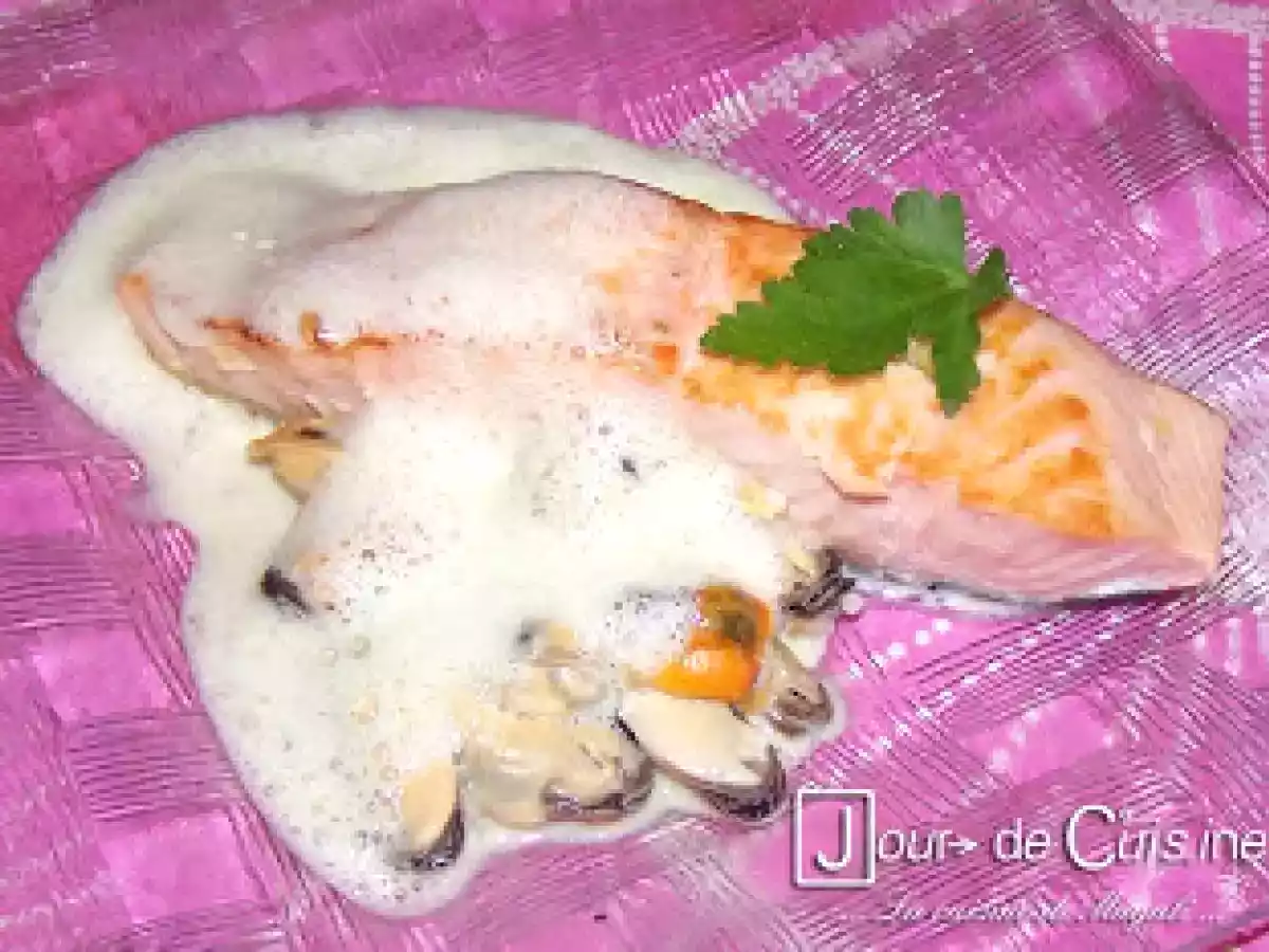 Pavés de saumon et moules à l'écume de curry