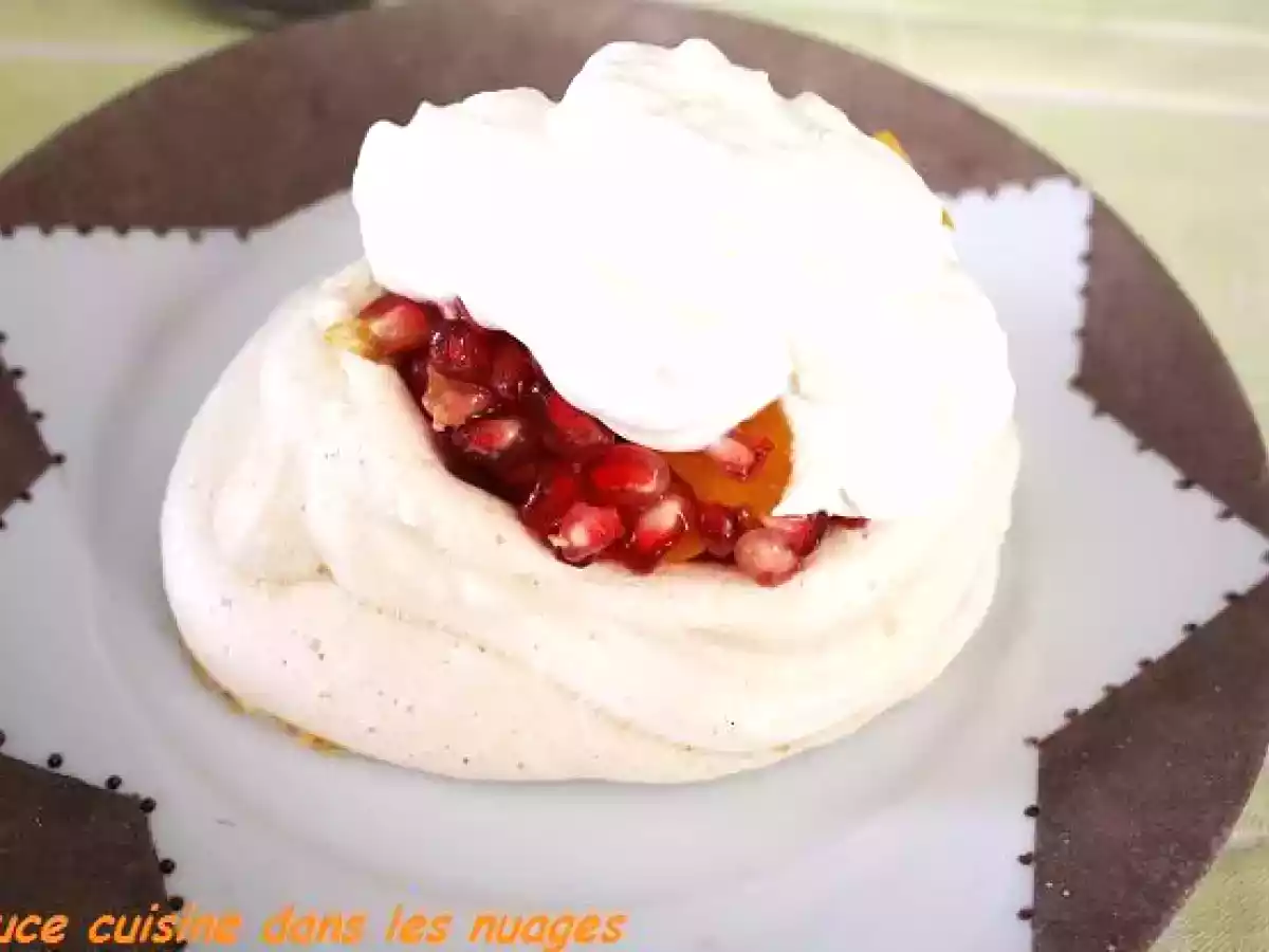 Pavlova à la Mangue, grenade et Chantily au Yuzu