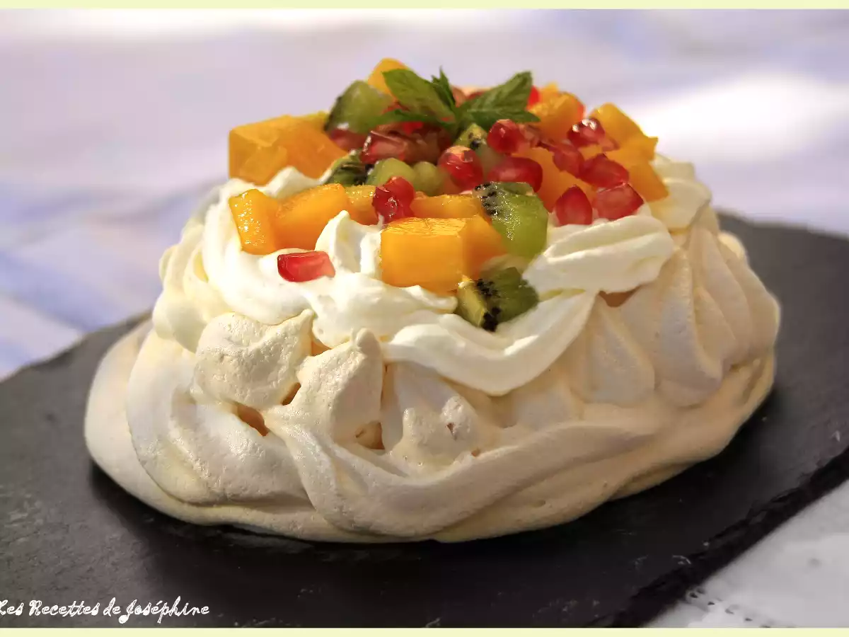 Pavlova aux Fruits Exotiques