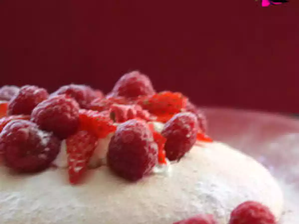 Pavlova aux fruits rouges et aux délicieux petits suisses battus - photo 3