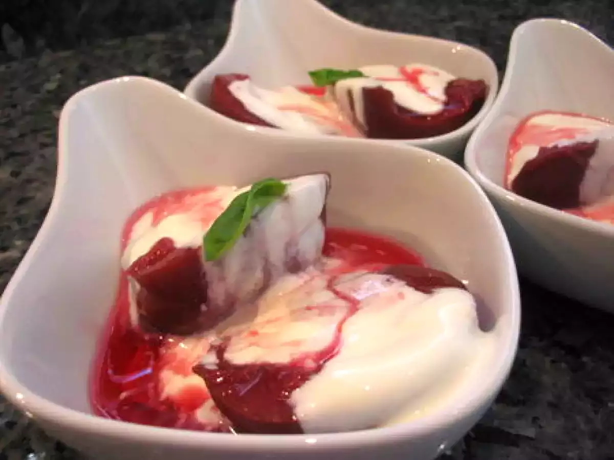 Pêches de vigne au sirop et yaourt à la grecque, un dessert léger, rapide et si simple - photo 2