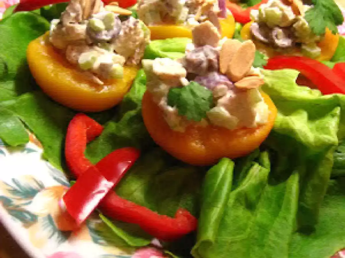 Pêches farcies au poulet