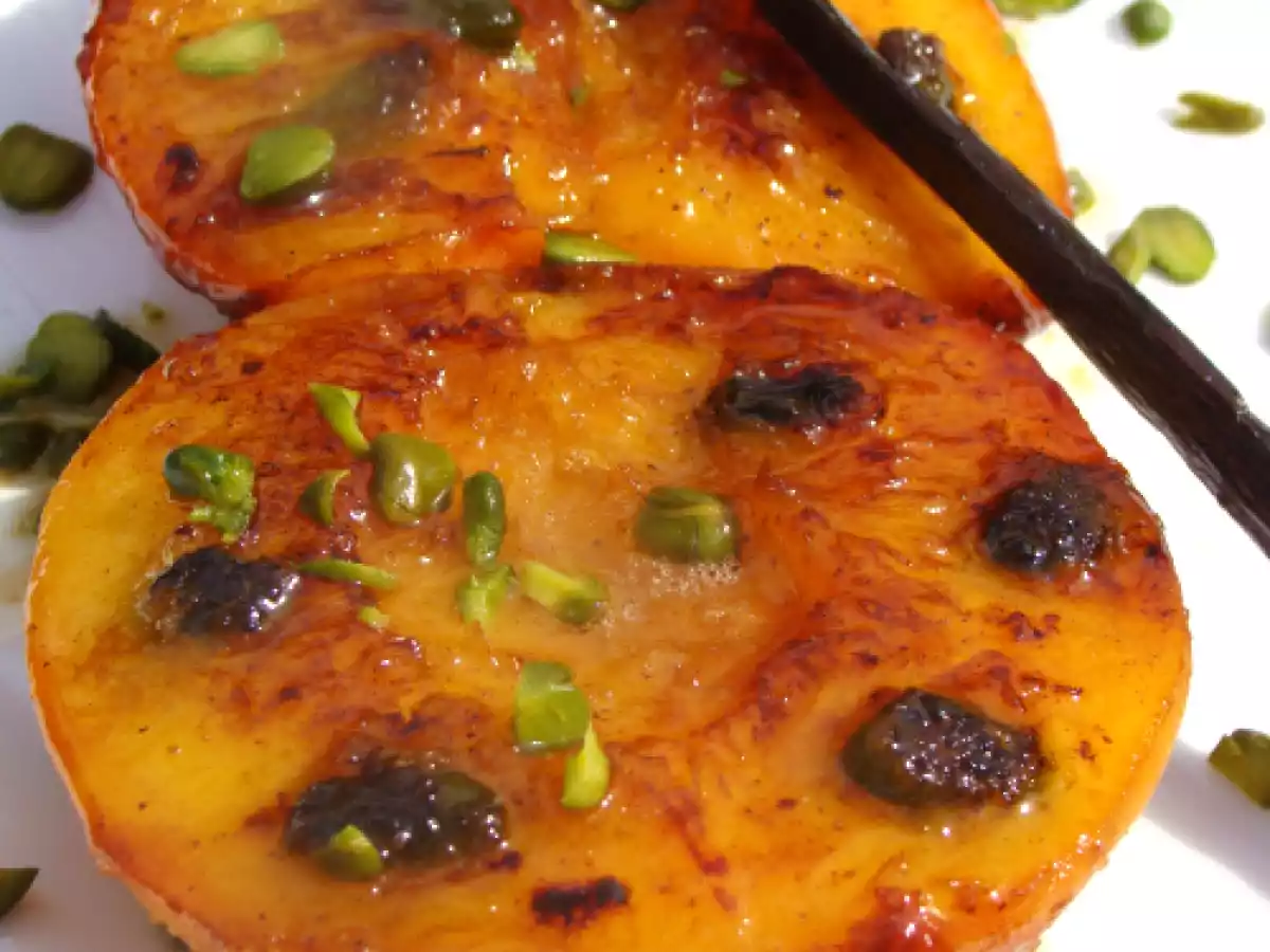 Pêches rôties à la pistache et à la vanille