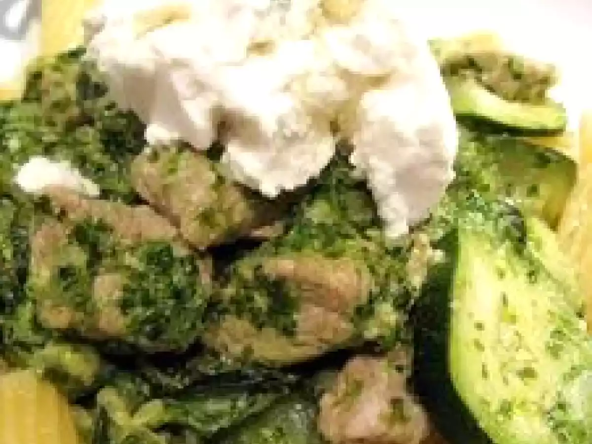 Penne à l'émincé de veau, sauce aux fines herbes. - photo 2