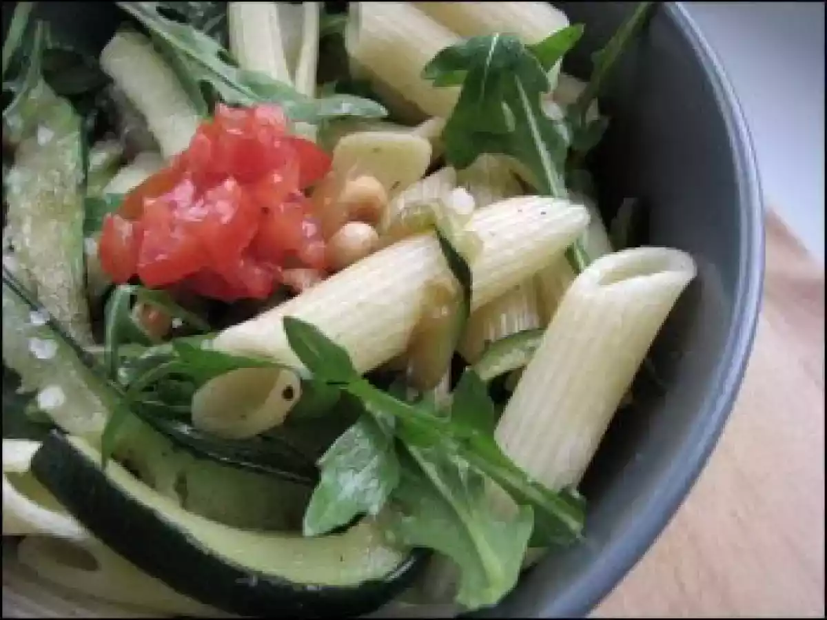 Penne à la courgette grillée & roquette