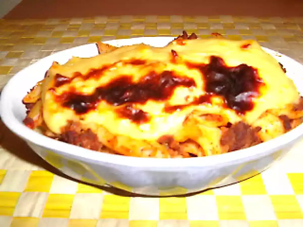 Penne à la sauce à la viande et au fromage