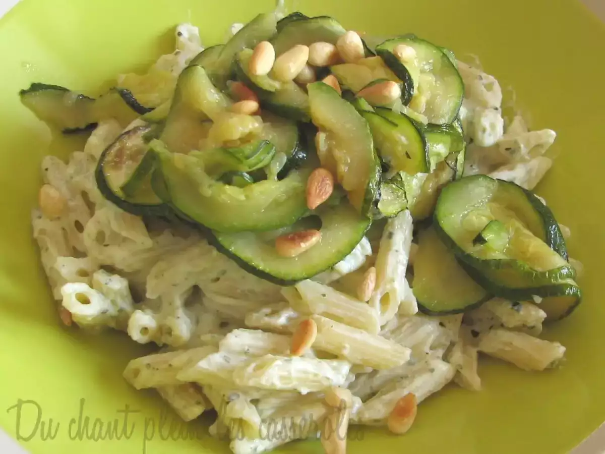 Penne aux courgettes grillées, ricotta, ail, menthe et pignons - photo 2
