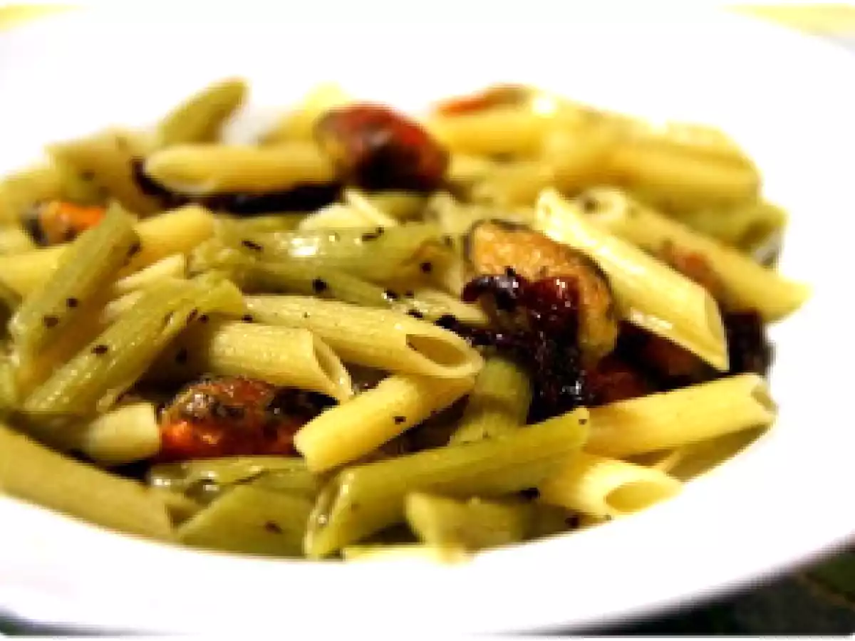 Penne aux moules et aux tomates séchées