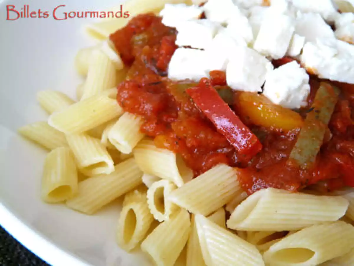 Penne, compotée aux 3 poivrons et Feta.
