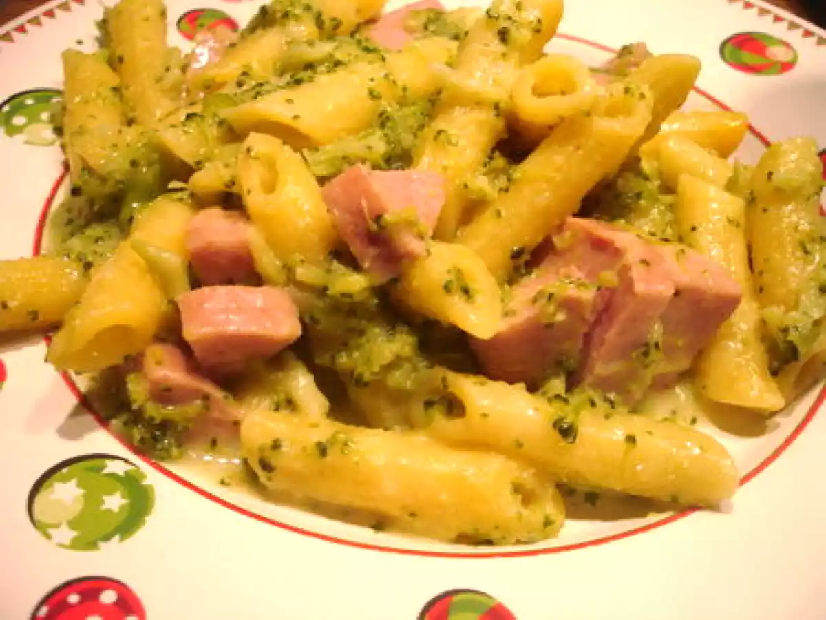 Penne fraîches aux brocolis et à la saucisse lorraine