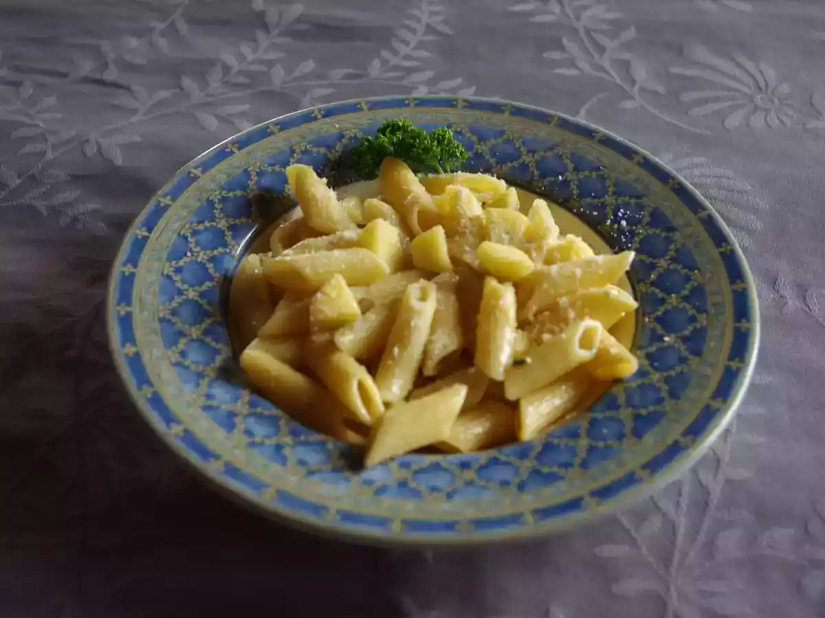 PENNES AUX POMMES ET ROQUEFORT