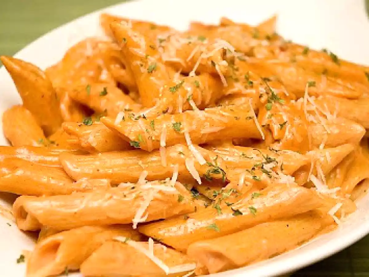 Pennes en sauce crémeuse aux tomates et à la vodka