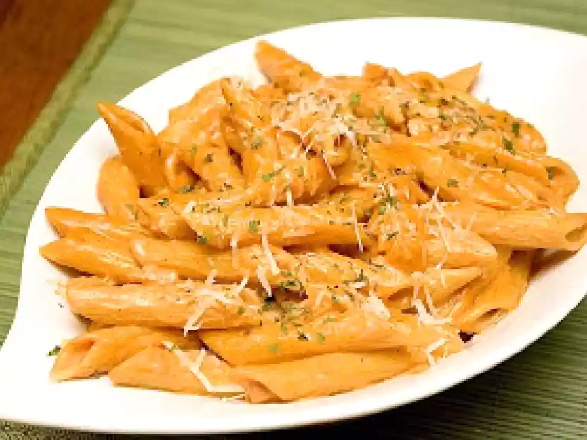 Pennes en sauce crémeuse aux tomates et à la vodka - photo 2