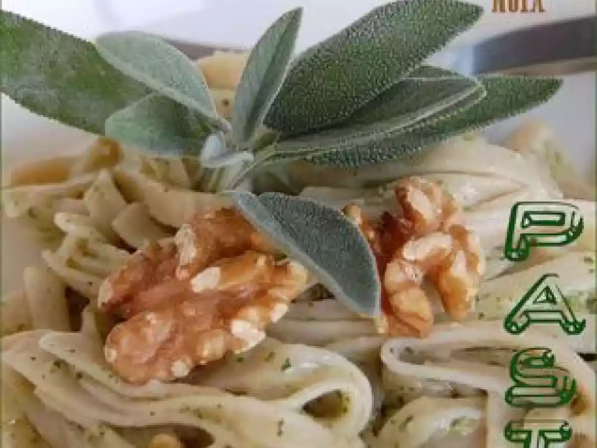 Pesto à la sauge et aux noix et pistou de sauge