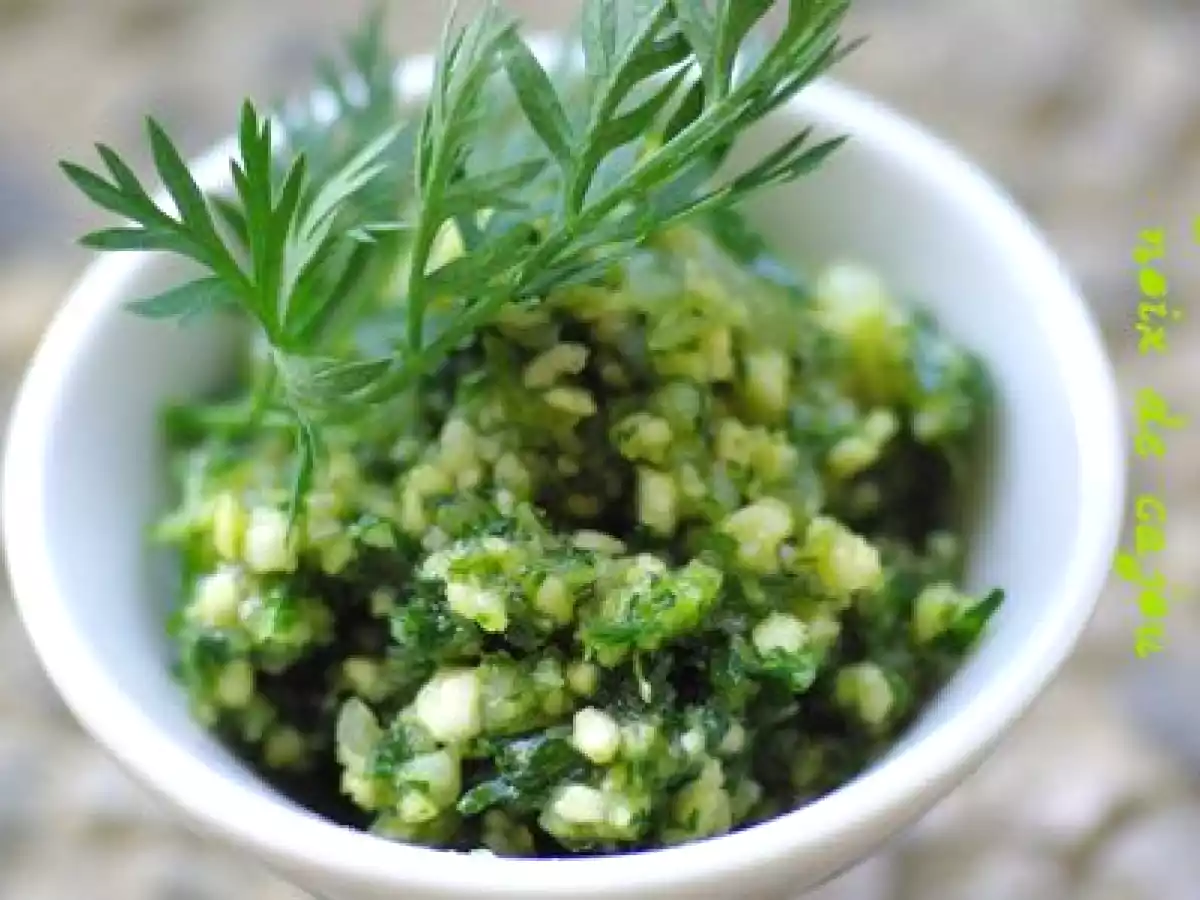 Pesto aux noix de cajou et aux fanes de carottes...