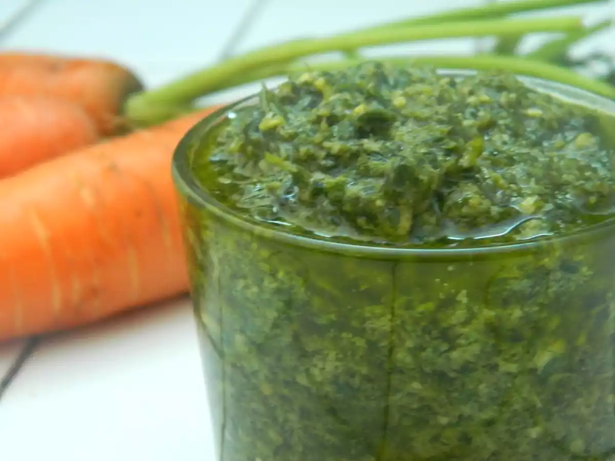 Pesto de fanes de carottes