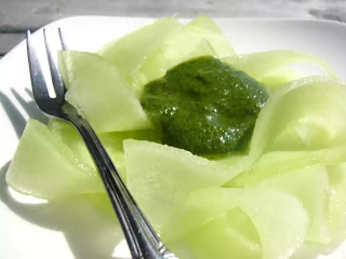 Pesto de menthe sur carpaccio de melon