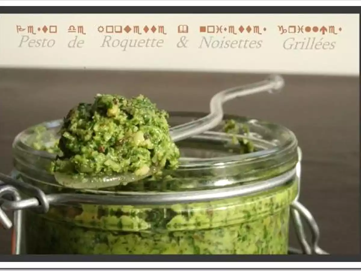 Pesto de roquette, noisettes grillées, parmesan présenté au coeur