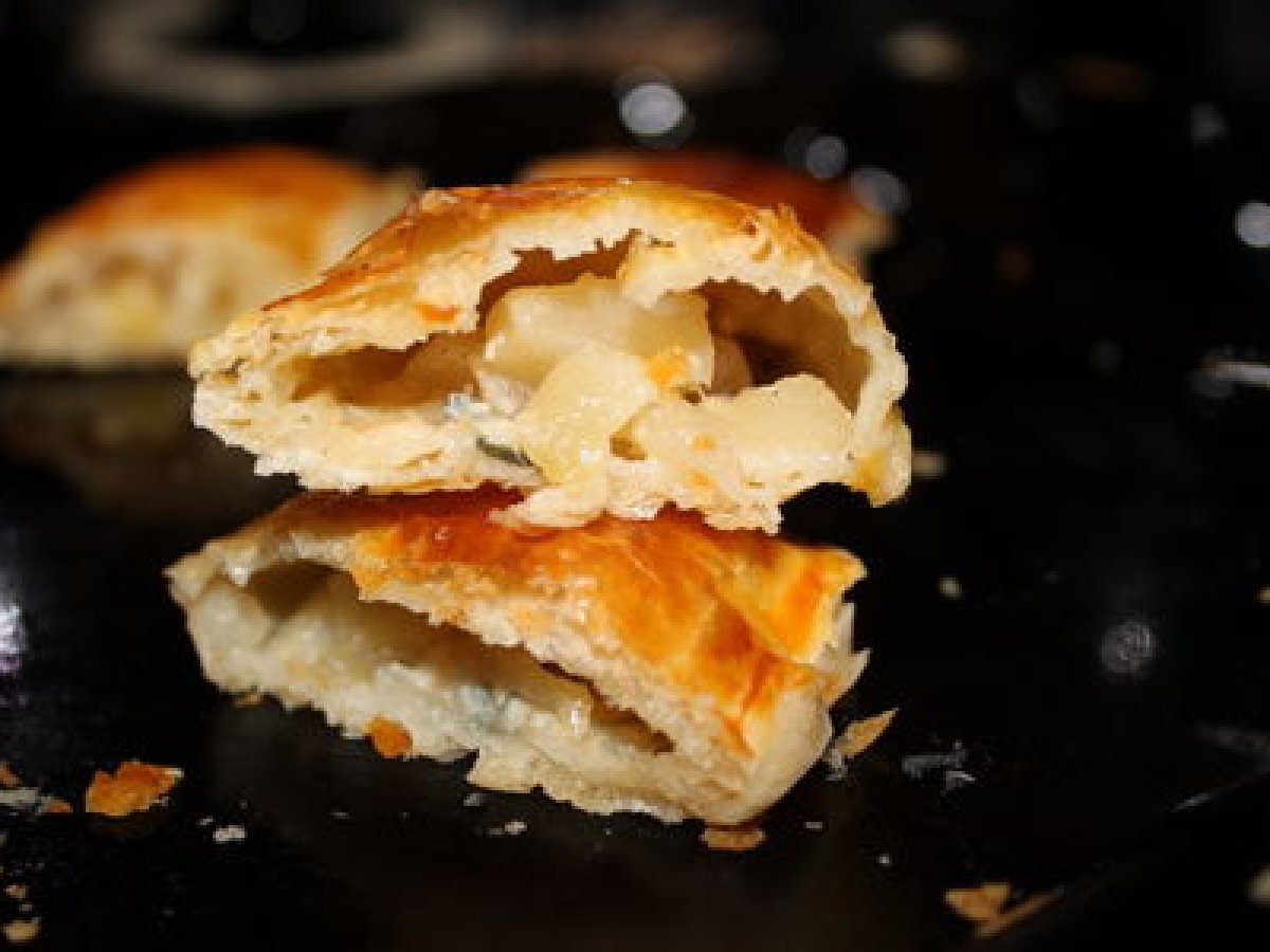 Recette chausson poire et roquefort savoureux