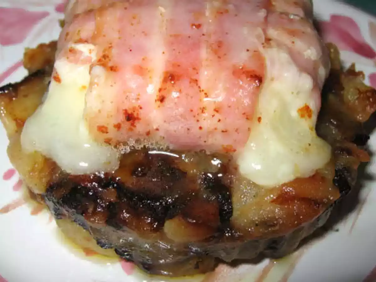 Petit chèvre au lard fumé sur dés de pomme cuite - photo 2