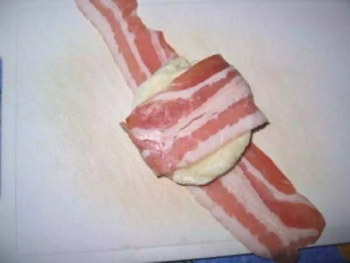 Petit chèvre au lard fumé sur dés de pomme cuite - photo 3