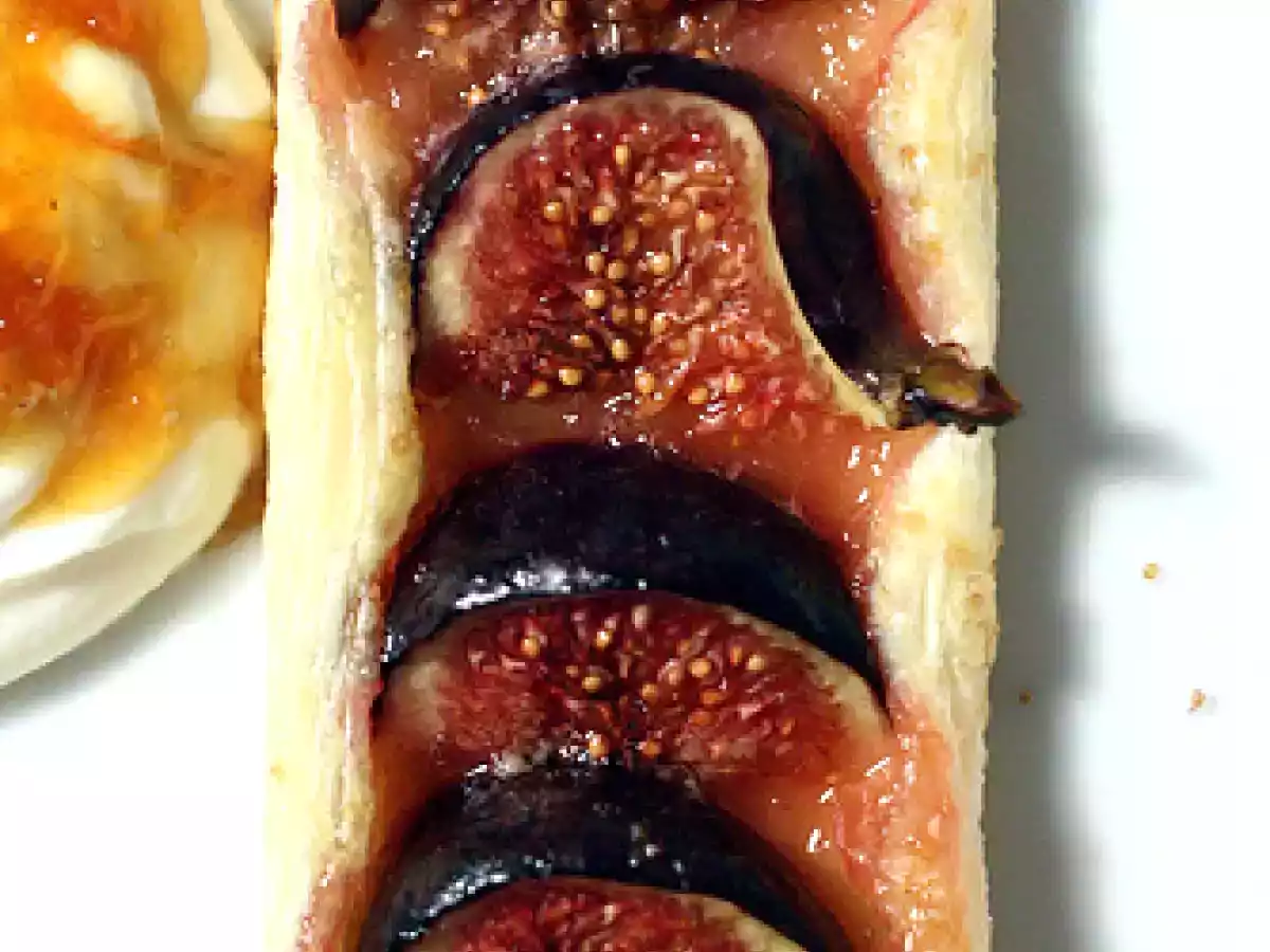 Petit feuilleté à la figue & crème de ricotta au sirop d'orange