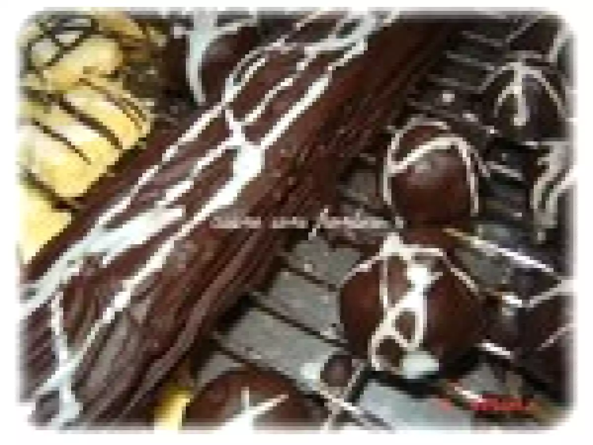 Petit four au chocolat et fourée à la pâte d'amandes - photo 2