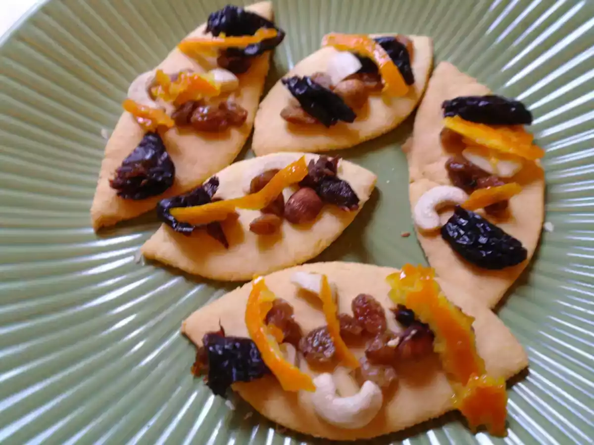 Petit gâteau de Noël Mendiants avec orange confite