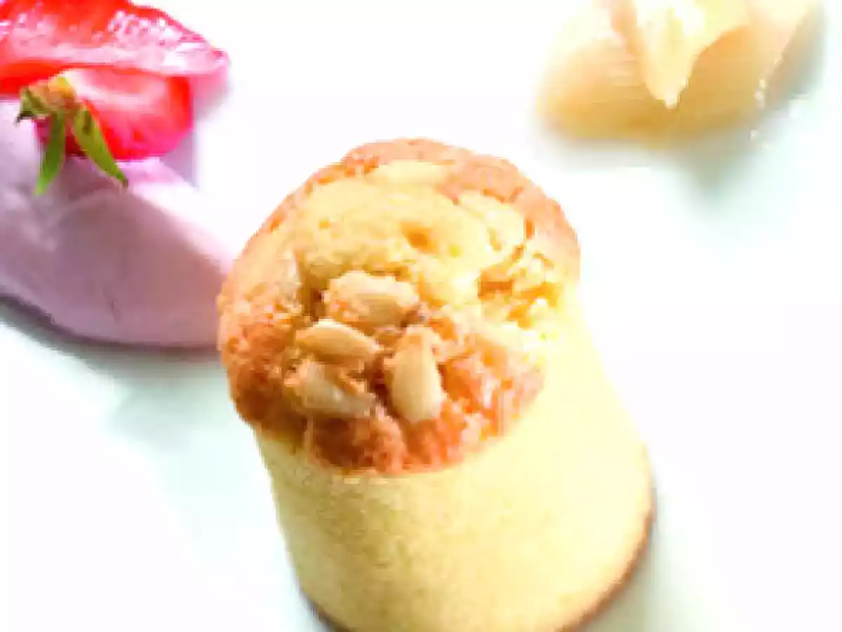 PETIT GATEAU MOELLEUX AUX PIGNONS