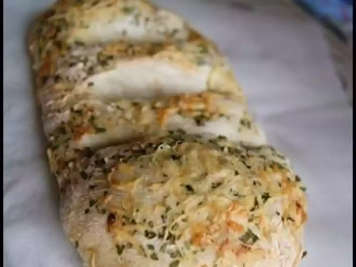 Petite fougasse au fromage, à l'ail et au persil