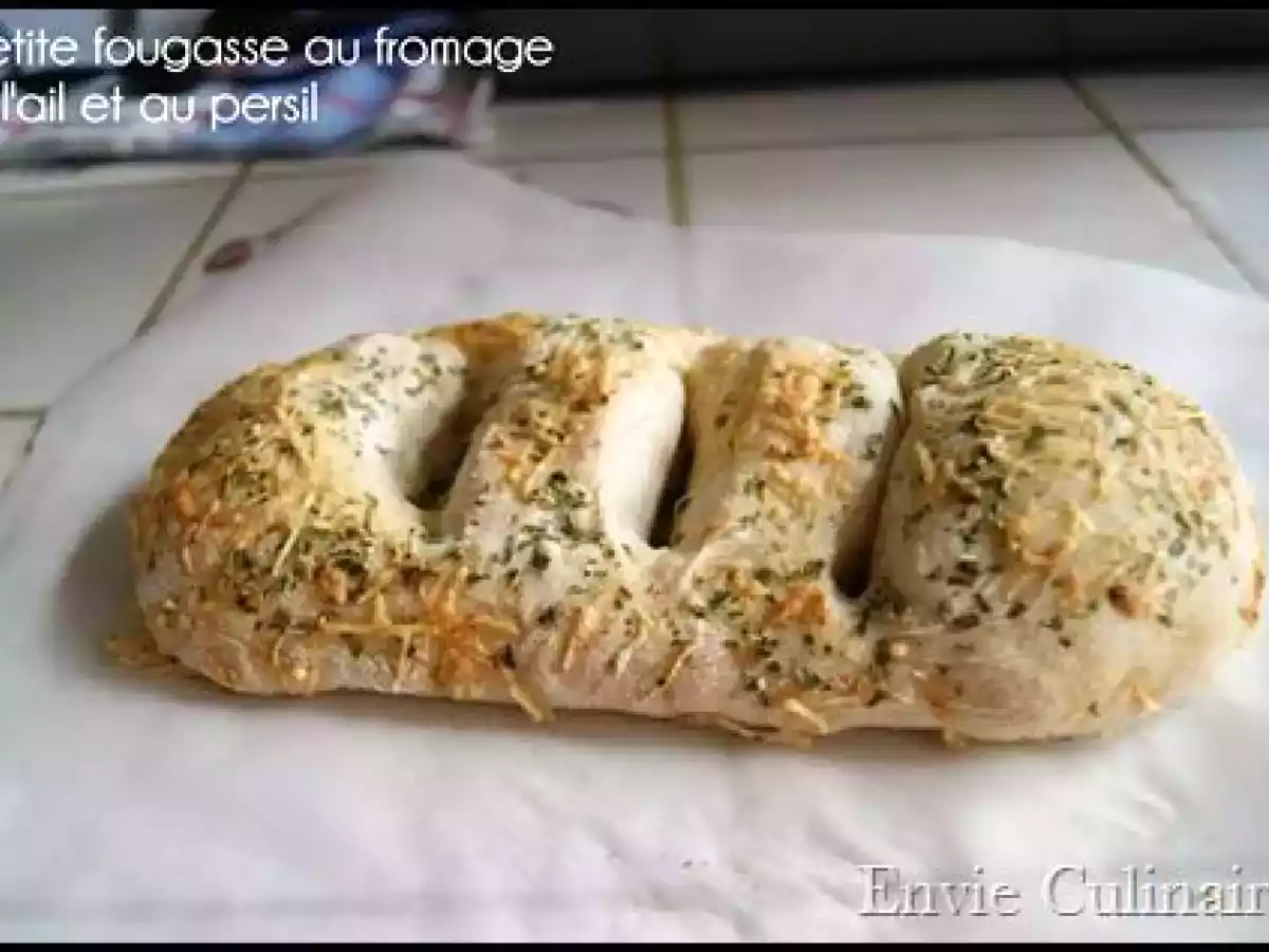 Petite fougasse au fromage, à l'ail et au persil - photo 2