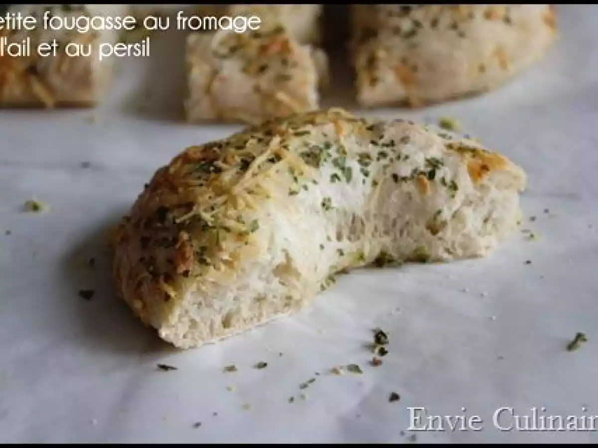Petite fougasse au fromage, à l'ail et au persil - photo 3