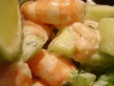 Petite salade fraîcheur : crevettes, concombre, saumon fumé - photo 2
