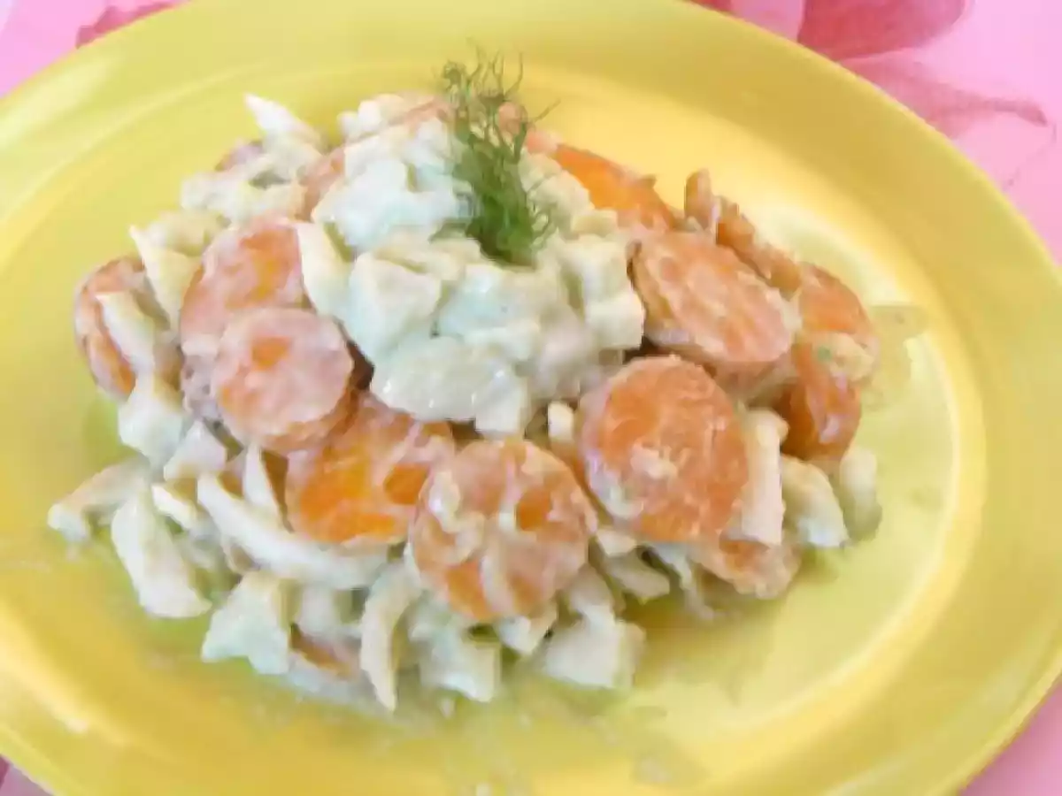 Petite salade printanière sauce légère à l'avocat