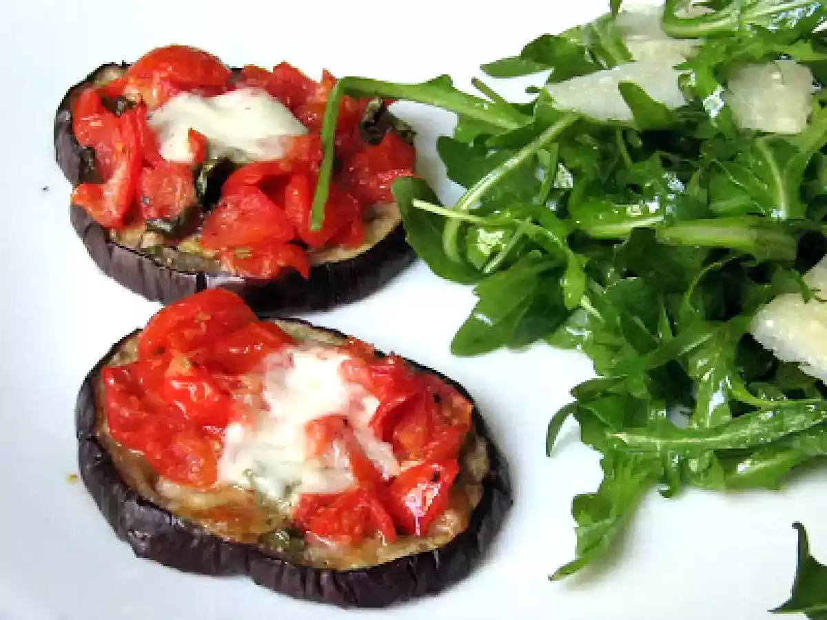 Petites bouchées d'aubergines gratinées - Kleine, überbackene Auberginenhäppchen