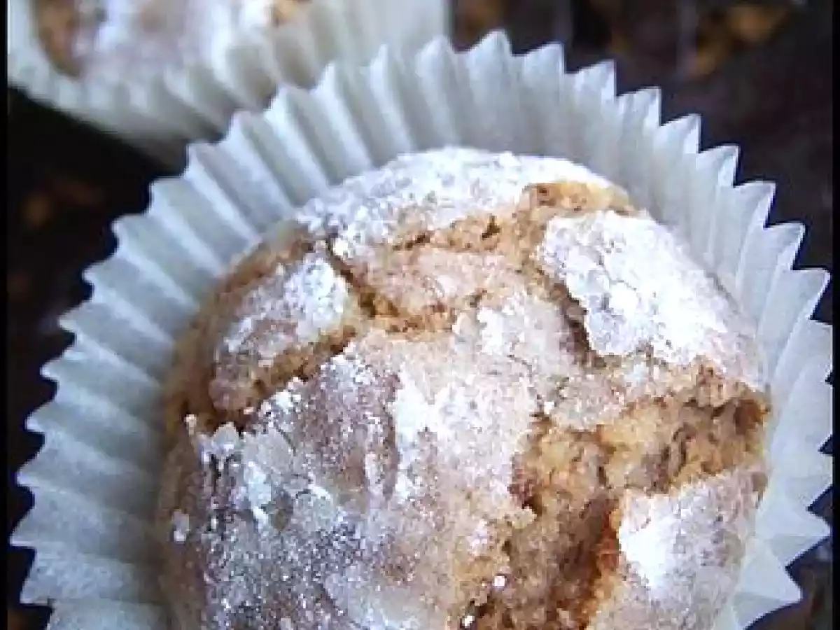 Petites boules aux amandes et aux noix ( pâtisserie marocaine )